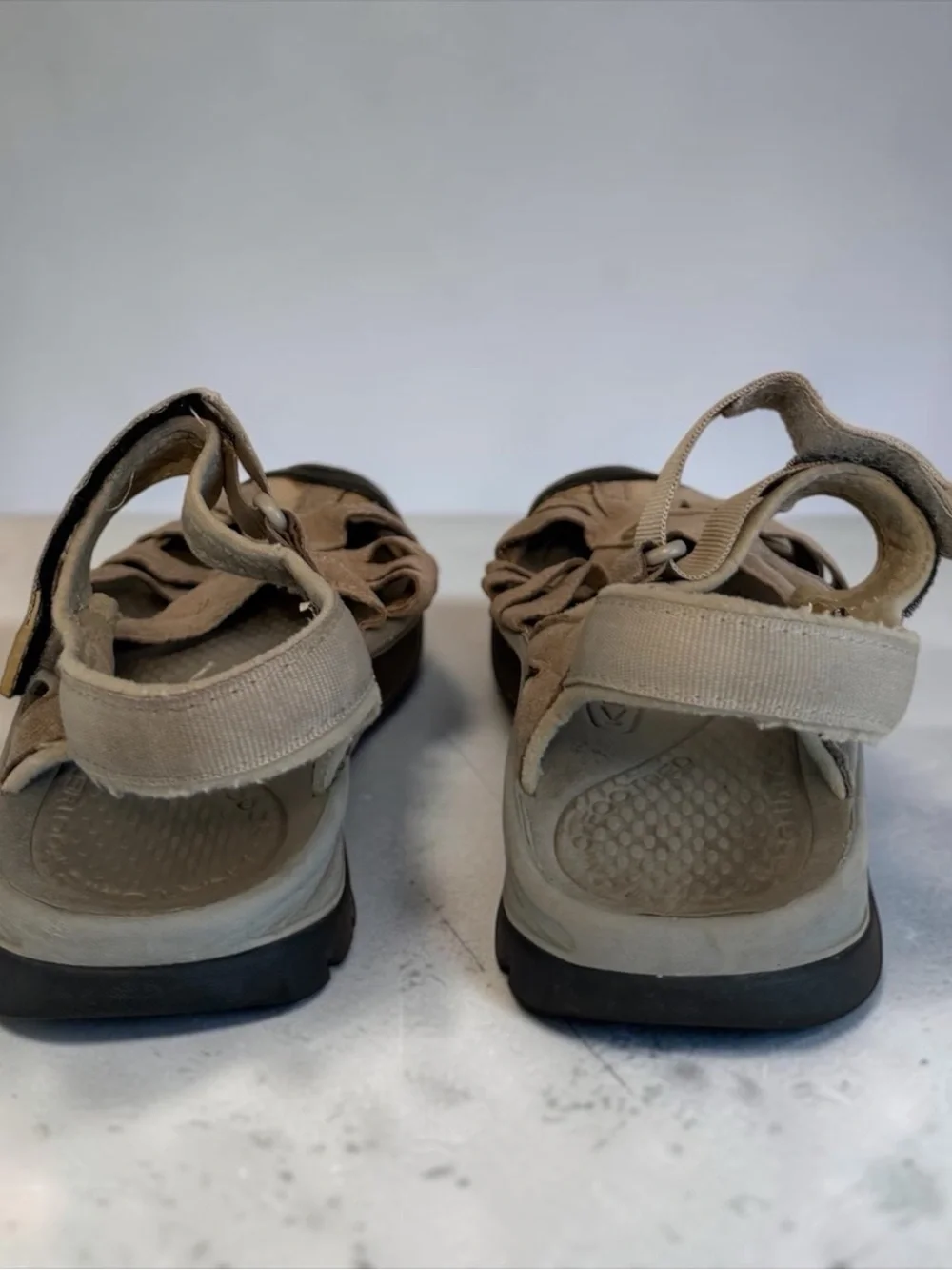 KEEN Rose Sandal Womens Size 8 Taupe Tan Suede Strappy Outdoor Hiking Comfort